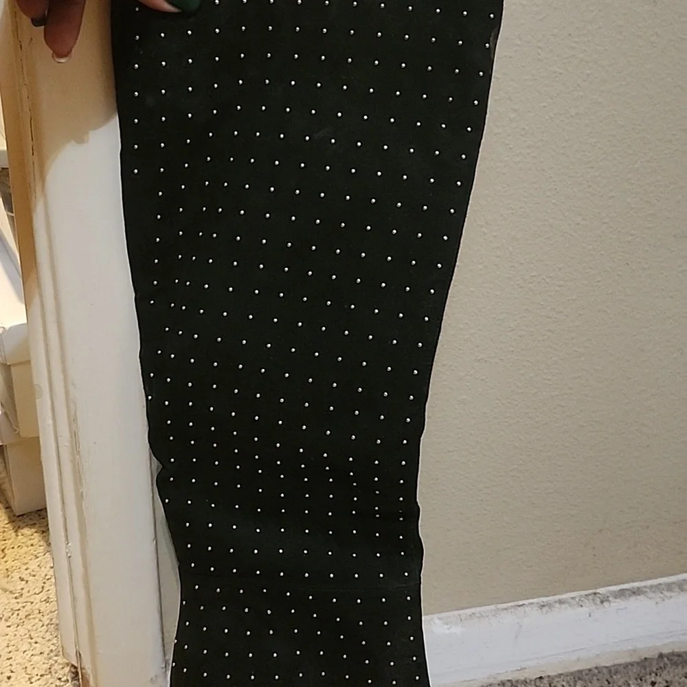 Guess women's boots. Black with stones. Size 6 1/2 slightly used. - Picture 3 of 5